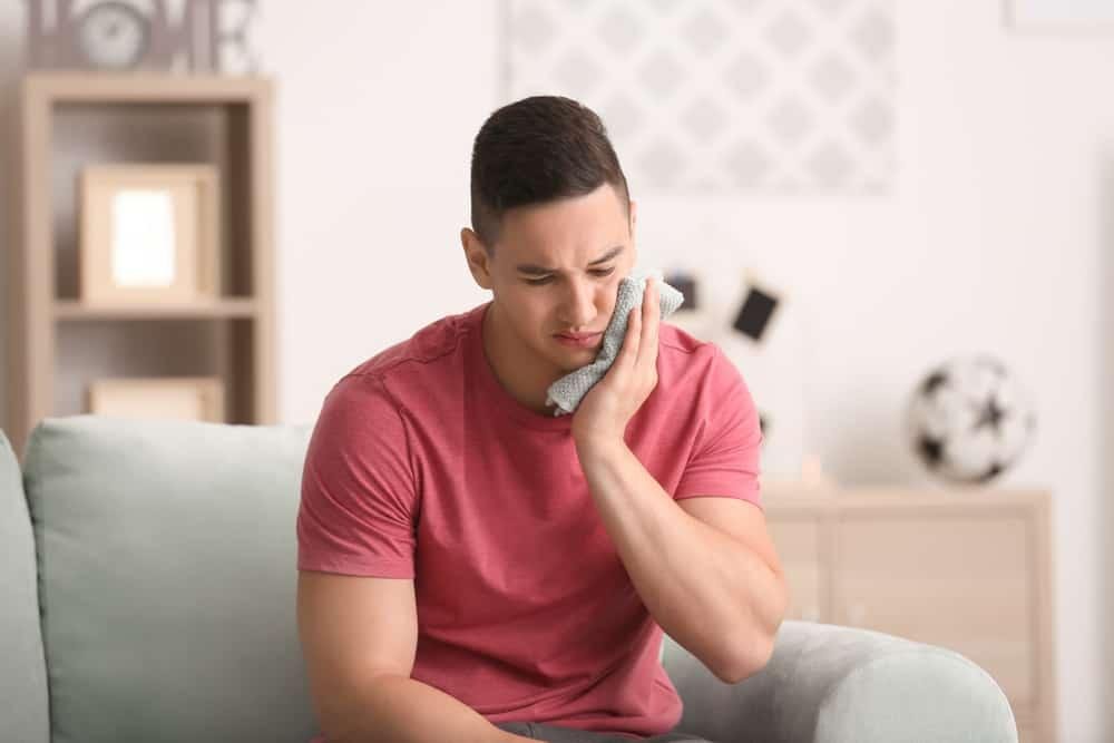 Cách trị nhức răng tức thời với khăn lạnh