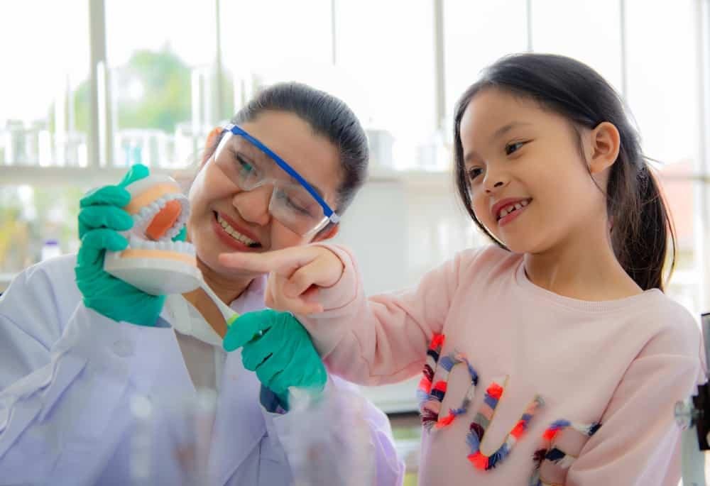 Trẻ thay răng sữa: Cách chăm sóc và lịch thay răng