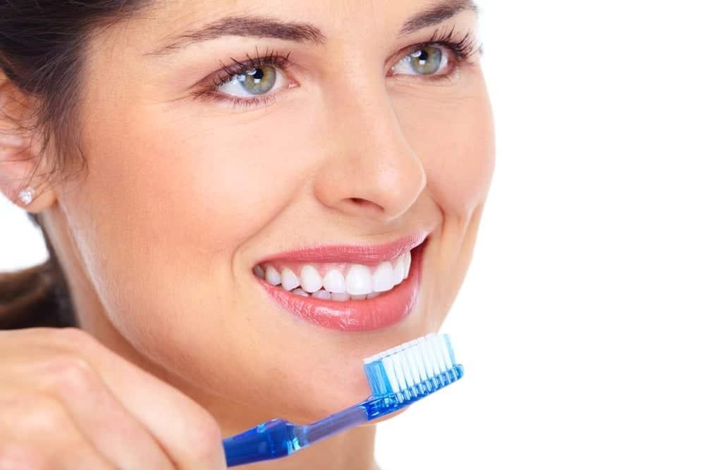 Đánh răng mặt ngoài