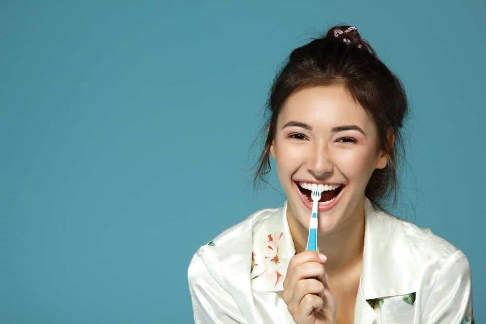 Đánh răng mặt trong