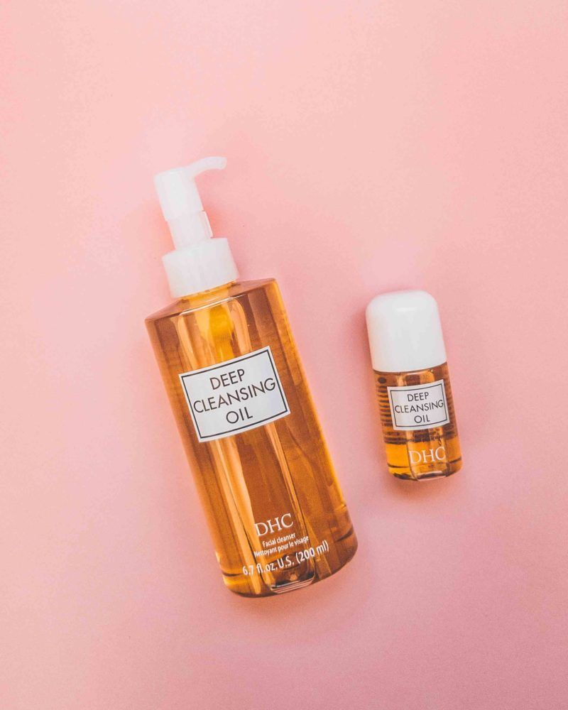 Tẩy trang đúng cách cho da dầu mụn với dầu tẩy trang