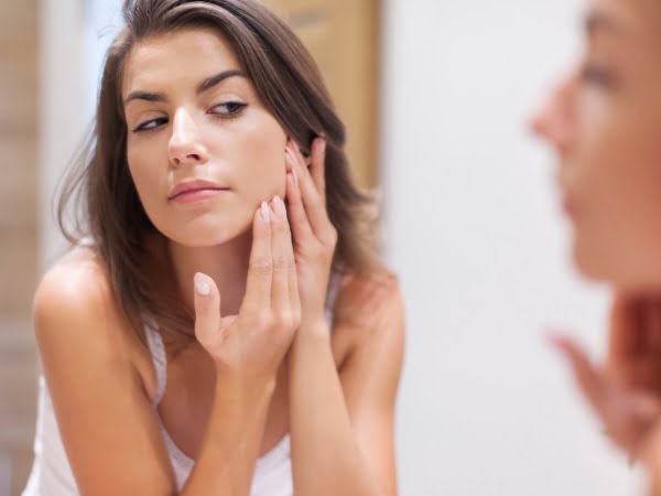 Thói quen xấu dễ gây ra mụn ẩn