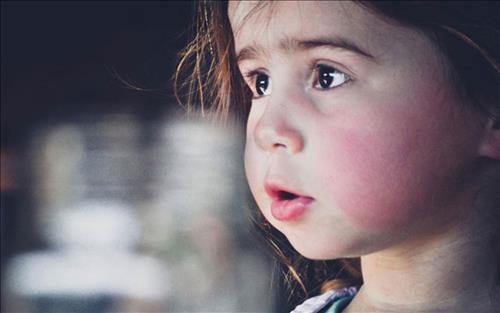 gò má ửng đỏ bất thường