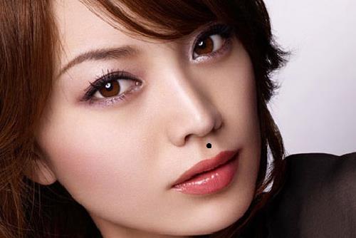 Nốt ruồi ở Nhân trung