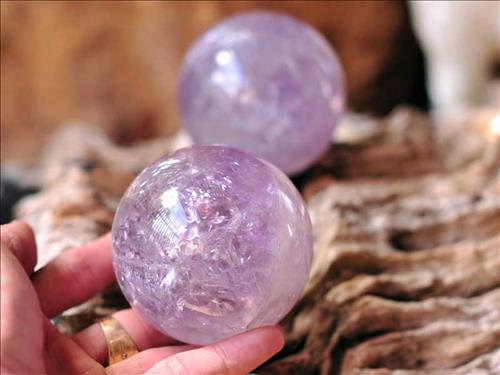 qua cau phong thuy hop menh tho mau tim