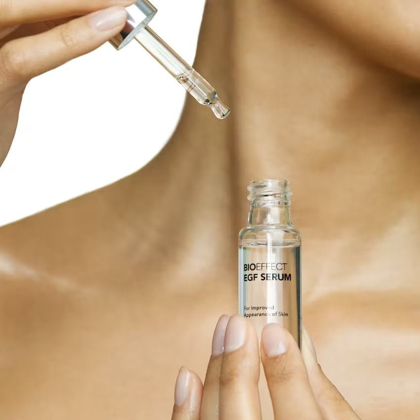 Serum giảm mụn ở dạng tinh chất gel