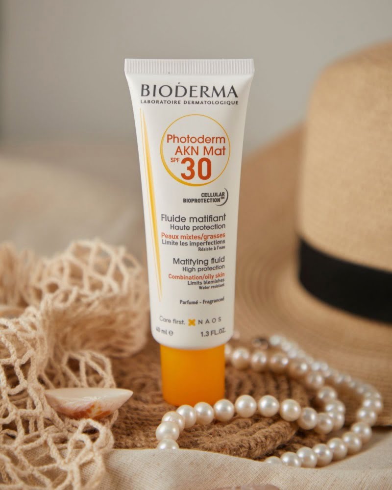 Kem chống nắng Bioderma Photoderm AKN Mat SPF30