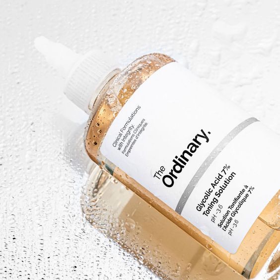 Sản phẩm trị sợi bã nhờn The Ordinary's 7% Toning Solution