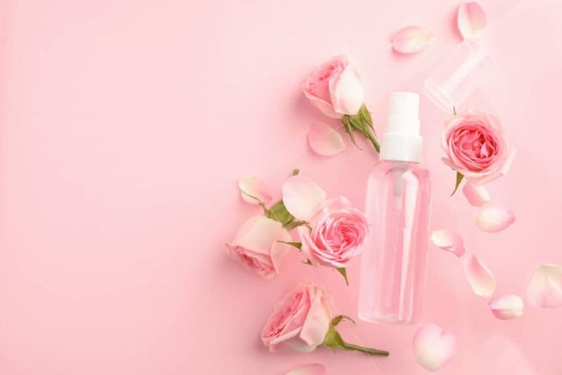 Nước hoa hồng có nhiều công dụng