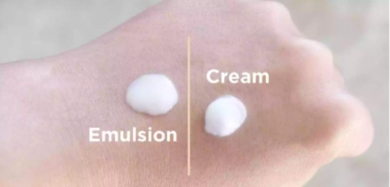 Sữa dưỡng có kết cấu lỏng và nhẹ hơn so với kem dưỡng