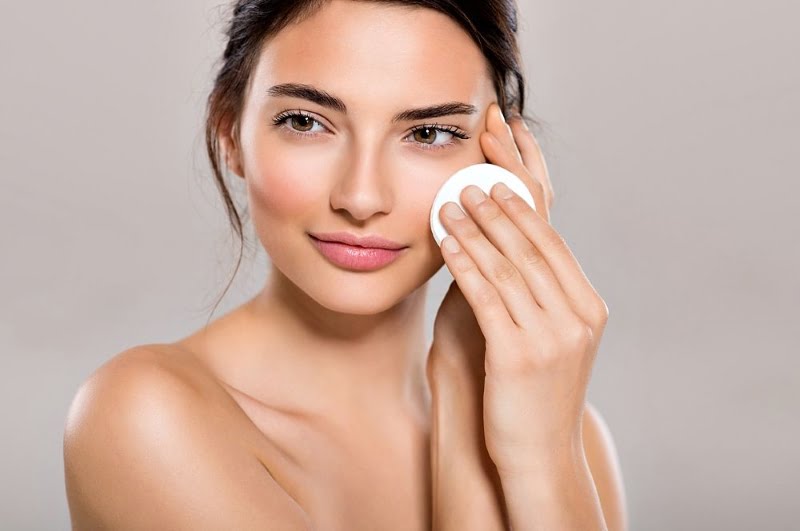 Dòng sản phẩm tẩy trang không cồn hoàn toàn phù hợp với các làn da nhạy cảm