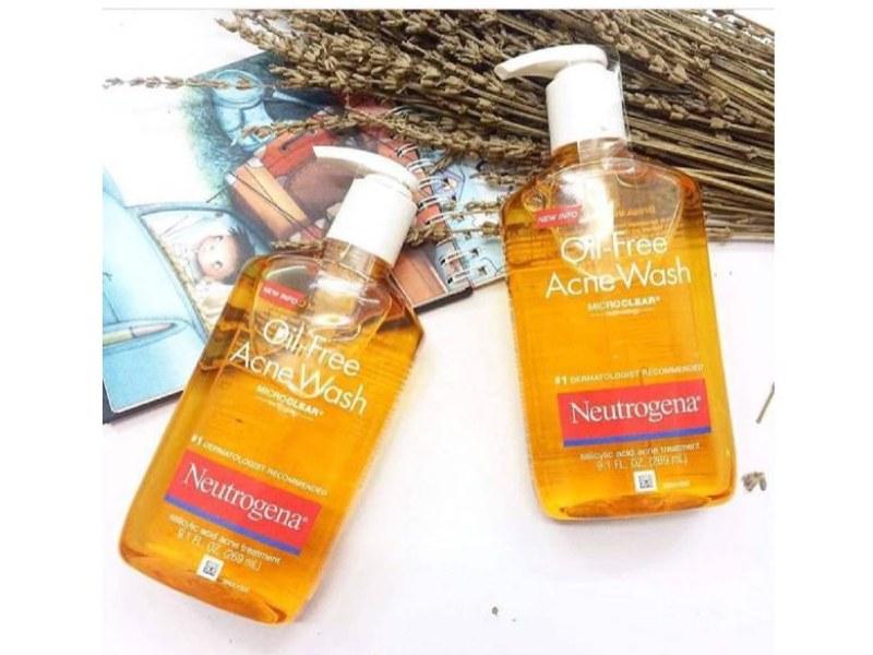 Sữa rửa mặt Neutrogena Oil-Free Acne Wash