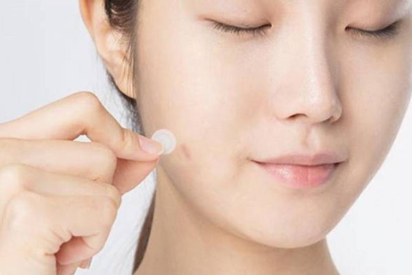 Miếng dán mụn đóng vai trò tốt trong việc trị mụn