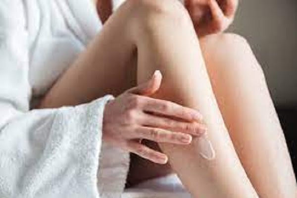 Cách sử dụng thuốc bôi ngoài da để trị viêm lỗ chân lông