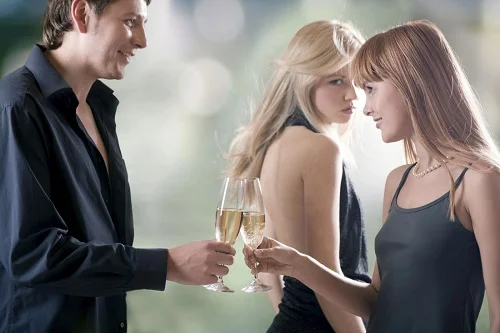 Xem tướng đàn ông ngoại tình qua 7 đặc trưng trên khuôn mặt