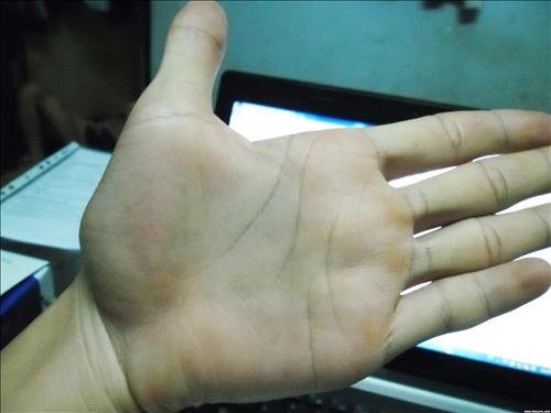 Người có kẽ hở giữa các ngón tay thường làm ăn thất thoát