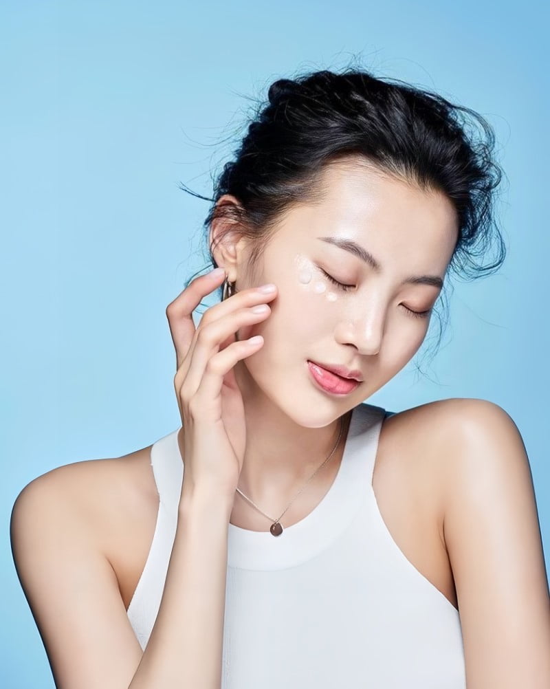 Bôi kem chống nắng giúp da được bảo vệ dưới ánh nắng mặt trời