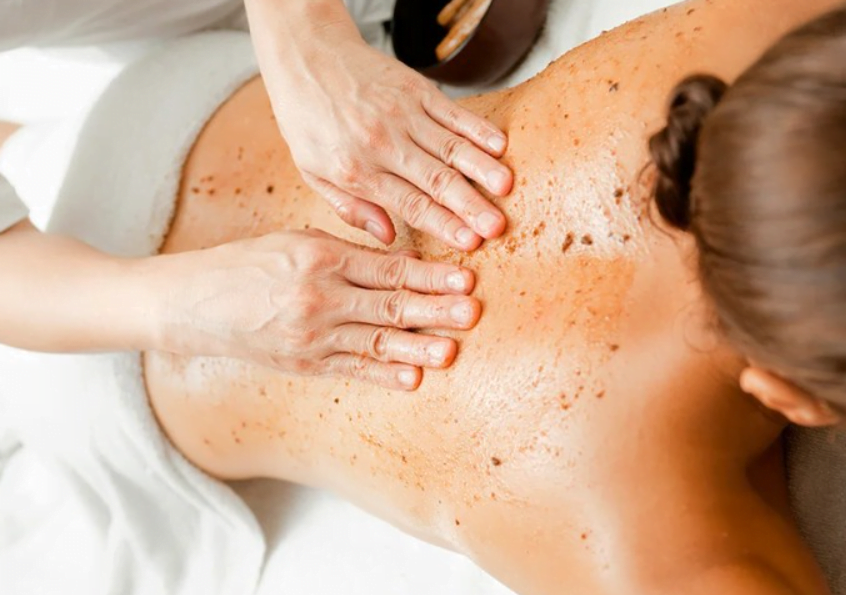 Trị thâm body không chỉ là quá trình làm đẹp mà còn là hành trình tự thưởng cho bản thân